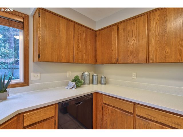 5022 Ne SADDLE Ct, Hillsboro, OR 97124