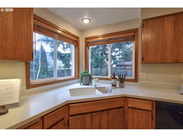 5022 Ne SADDLE Ct, Hillsboro, OR 97124