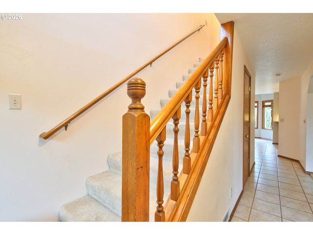 5022 Ne SADDLE Ct, Hillsboro, OR 97124