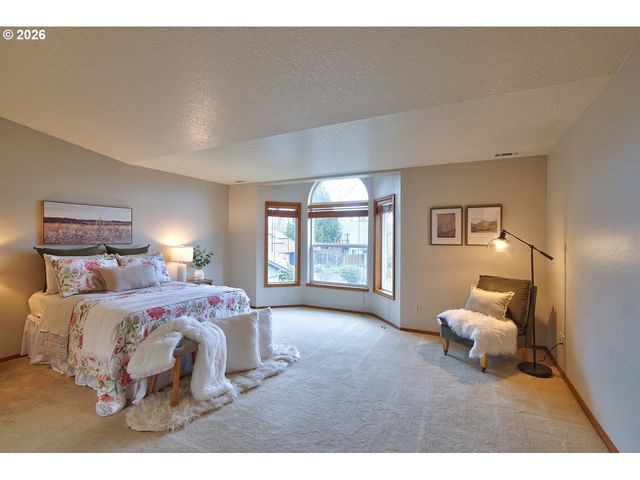 5022 Ne SADDLE Ct, Hillsboro, OR 97124