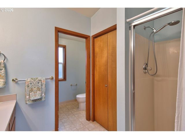 5022 Ne SADDLE Ct, Hillsboro, OR 97124