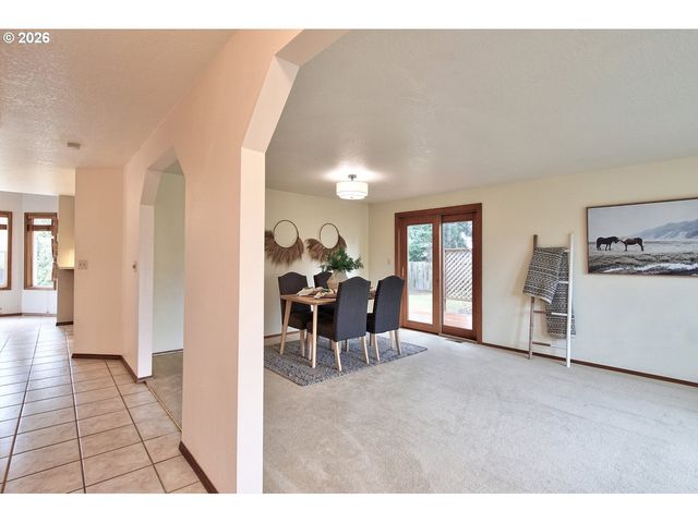 5022 Ne SADDLE Ct, Hillsboro, OR 97124