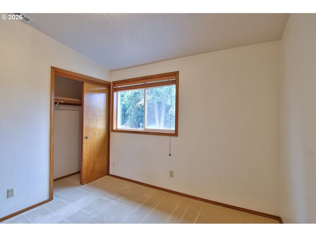 5022 Ne SADDLE Ct, Hillsboro, OR 97124