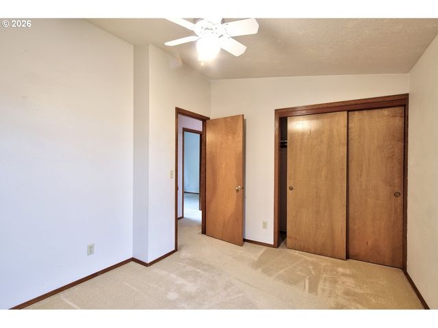 5022 Ne SADDLE Ct, Hillsboro, OR 97124