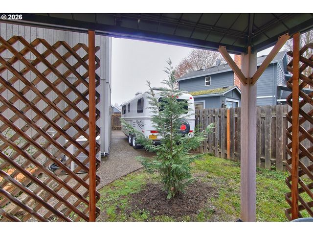 5022 Ne SADDLE Ct, Hillsboro, OR 97124