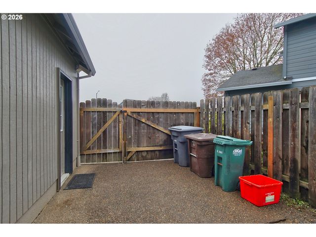 5022 Ne SADDLE Ct, Hillsboro, OR 97124