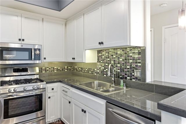 4455 Hazeltine Avenue 208, Sherman Oaks, CA 91423