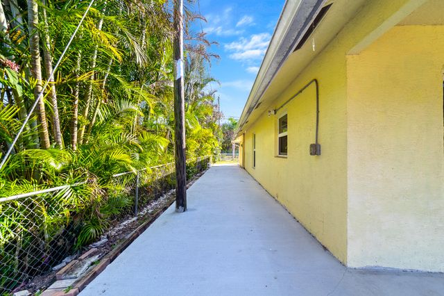 6923 S 1st Street, Jupiter, FL 33458