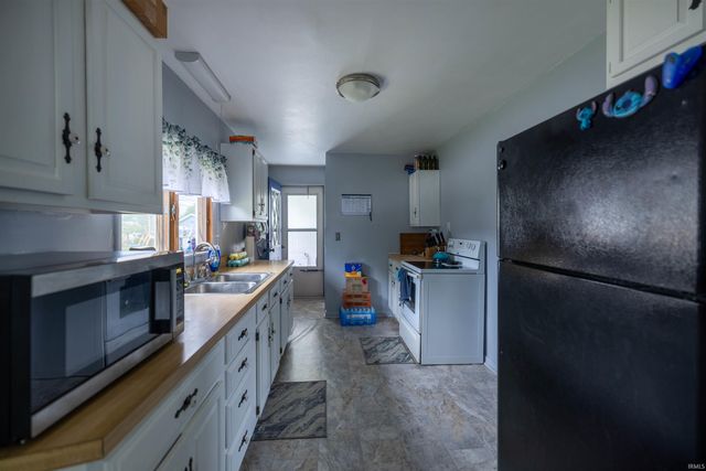 200 N Delaware Street, Albany, IN 47320