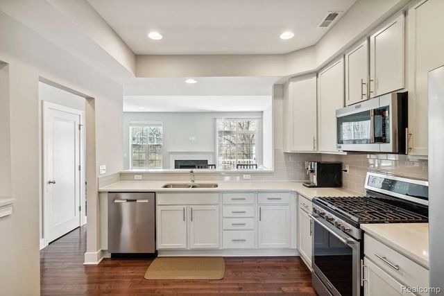 2535 W TOWNE Street, Ann Arbor, MI 48103