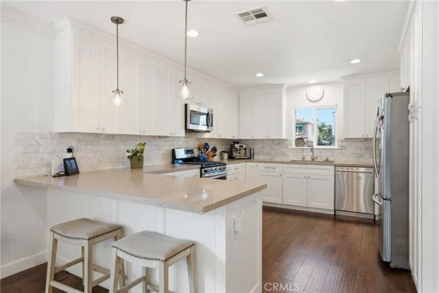 7410 W 85th Street, Los Angeles, CA 90045
