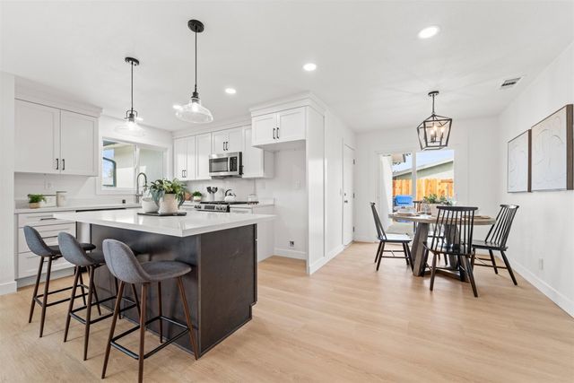 215 215 San Bernardino Ct, Bay Point, CA 94565