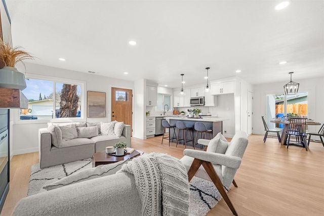 215 215 San Bernardino Ct, Bay Point, CA 94565