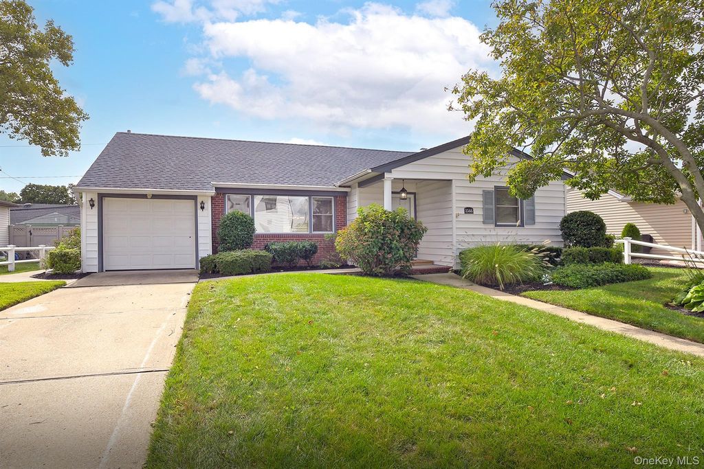 3566 Anita Lane, Wantagh, NY 11793 — photo 2