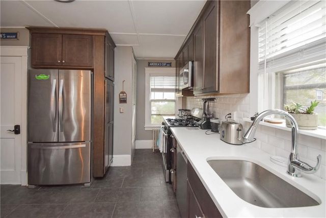 16 Vaughan Avenue 2, Newport, RI 02840