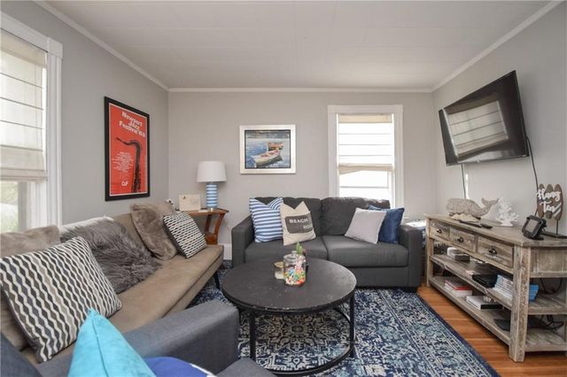 16 Vaughan Avenue 2, Newport, RI 02840