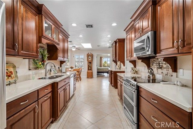 6151 Hickory Street, Palmdale, CA 93551