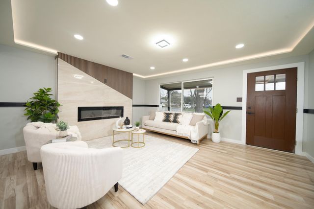 927 E Fairmont Ave, Modesto, CA 95350