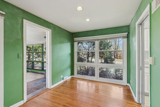 6890 N Loron Avenue, Chicago, IL 60646