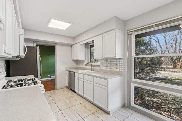 6890 N Loron Avenue, Chicago, IL 60646