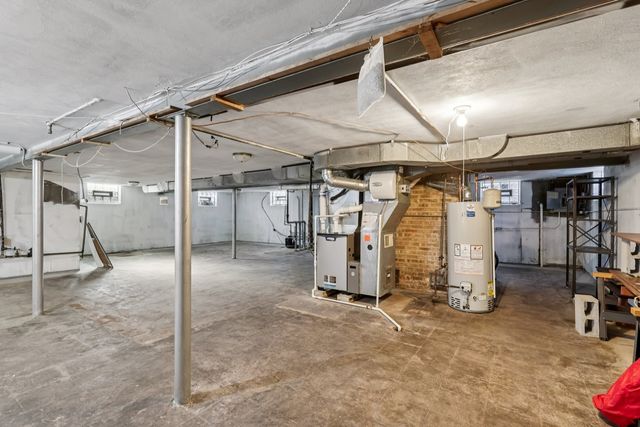 6890 N Loron Avenue, Chicago, IL 60646