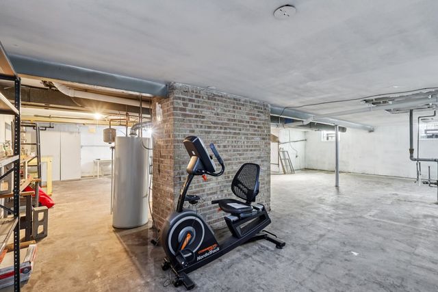 6890 N Loron Avenue, Chicago, IL 60646