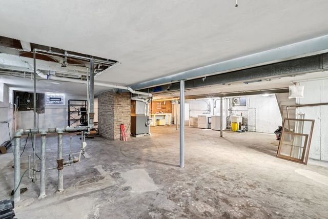 6890 N Loron Avenue, Chicago, IL 60646