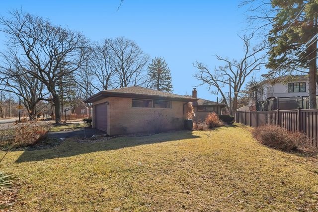 6890 N Loron Avenue, Chicago, IL 60646