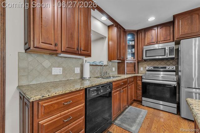 2752 Red Arrow Drive, Commerce Twp, MI 48382