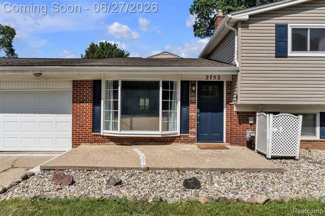 2752 Red Arrow Drive, Commerce Twp, MI 48382