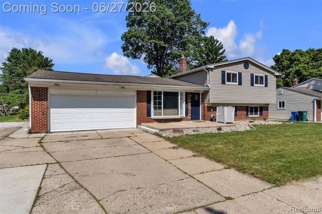 2752 Red Arrow Drive, Commerce Twp, MI 48382