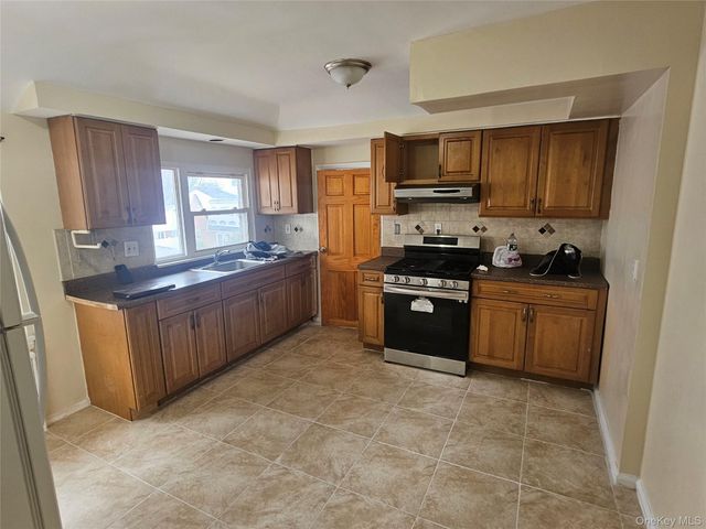 13724 228th Street, Laurelton, NY 11413