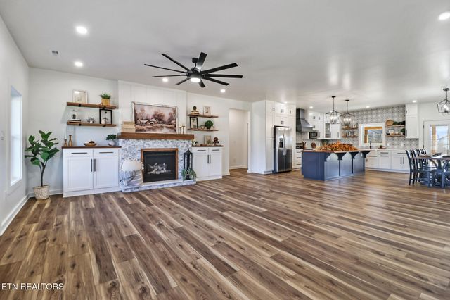 110 Eldon Justice Rd, Oliver Springs, TN 37840