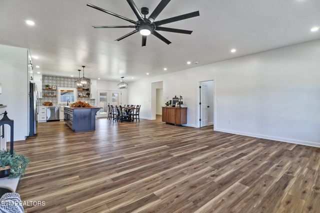 110 Eldon Justice Rd, Oliver Springs, TN 37840