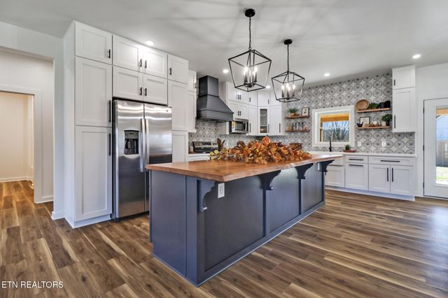 110 Eldon Justice Rd, Oliver Springs, TN 37840