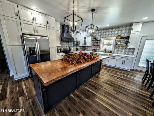 110 Eldon Justice Rd, Oliver Springs, TN 37840