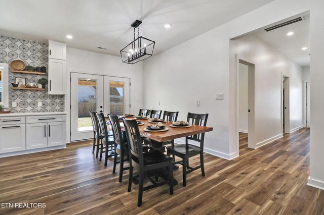 110 Eldon Justice Rd, Oliver Springs, TN 37840