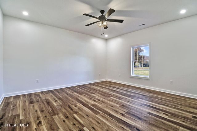 110 Eldon Justice Rd, Oliver Springs, TN 37840