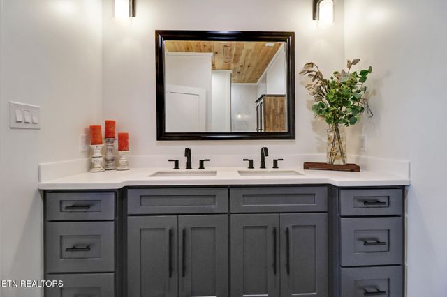 110 Eldon Justice Rd, Oliver Springs, TN 37840