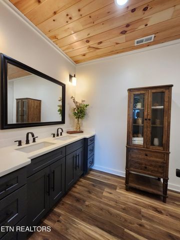 110 Eldon Justice Rd, Oliver Springs, TN 37840