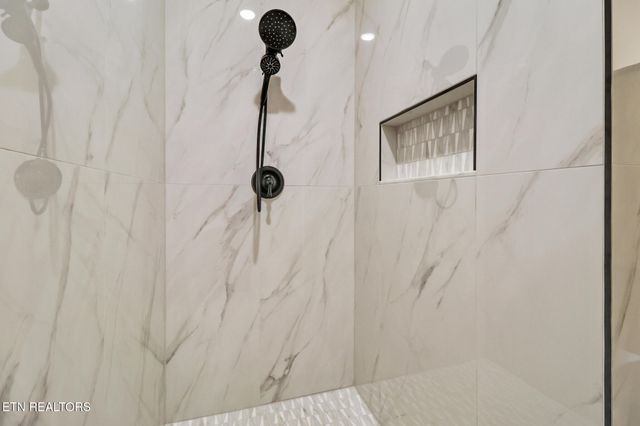 110 Eldon Justice Rd, Oliver Springs, TN 37840