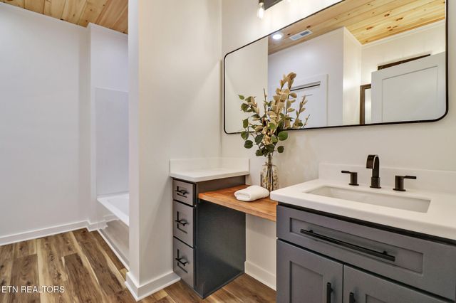 110 Eldon Justice Rd, Oliver Springs, TN 37840