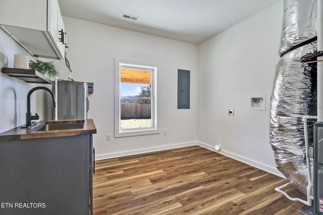 110 Eldon Justice Rd, Oliver Springs, TN 37840