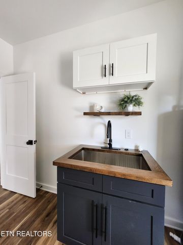 110 Eldon Justice Rd, Oliver Springs, TN 37840