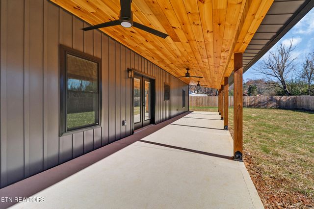 110 Eldon Justice Rd, Oliver Springs, TN 37840