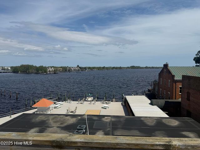 301/302 S Water Street, Elizabeth City, NC 27909