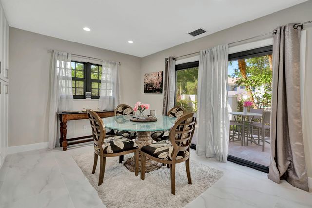 356 Prestwick Circle 3, Palm Beach Gardens, FL 33418