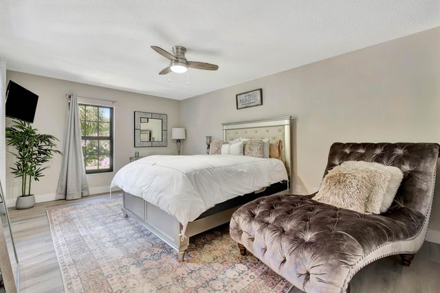 356 Prestwick Circle 3, Palm Beach Gardens, FL 33418