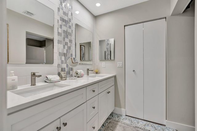 356 Prestwick Circle 3, Palm Beach Gardens, FL 33418