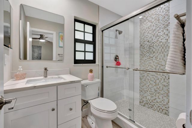 356 Prestwick Circle 3, Palm Beach Gardens, FL 33418